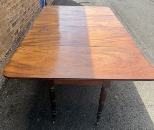 EARLY C19TH REGENCY PERIOD MAHOGANY DINING TABLE OF HIGHLY VERSATILE AND RESTRAINED DESIGN - ADDITIONAL PHOTO 3