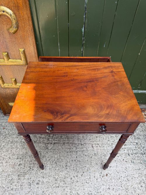 FINELYDRAWN ELEGANT EARLY C19TH LATE GEORGE III PERIOD RECTANGULAR MAHOGANY LAMP OR OCCASIONAL TABLE OF SCARCE DESIGN AND FREESTANDING FORM - ADDITIONAL PHOTO 5