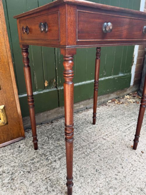 FINELYDRAWN ELEGANT EARLY C19TH LATE GEORGE III PERIOD RECTANGULAR MAHOGANY LAMP OR OCCASIONAL TABLE OF SCARCE DESIGN AND FREESTANDING FORM - ADDITIONAL PHOTO 6