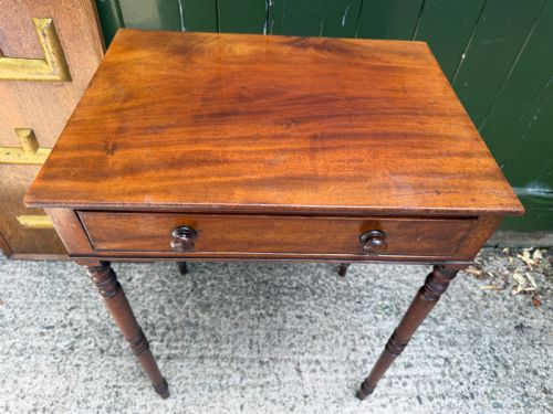 FINELYDRAWN ELEGANT EARLY C19TH LATE GEORGE III PERIOD RECTANGULAR MAHOGANY LAMP OR OCCASIONAL TABLE OF SCARCE DESIGN AND FREESTANDING FORM - ADDITIONAL PHOTO 7