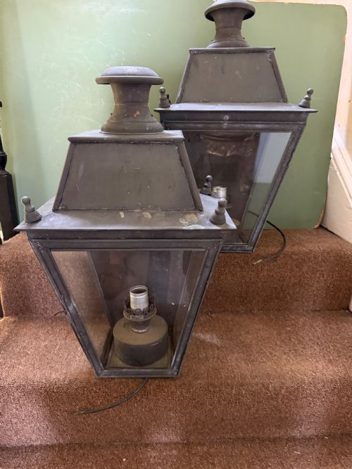PAIR OF LATE C19TH EARLY C20TH VERDIGRIS PATINATED COPPER NEOCLASSICAL DESIGN COACHHOUSE STYLE WALL LANTERNS - ADDITIONAL PHOTO 17