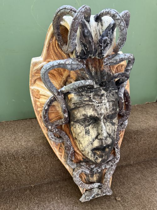 HIGHLY DECORATIVE EARLY C20TH CARVED STONE AND LEADMOUNTED MEDUSA HEAD WALLBRACKET - ADDITIONAL PHOTO 2