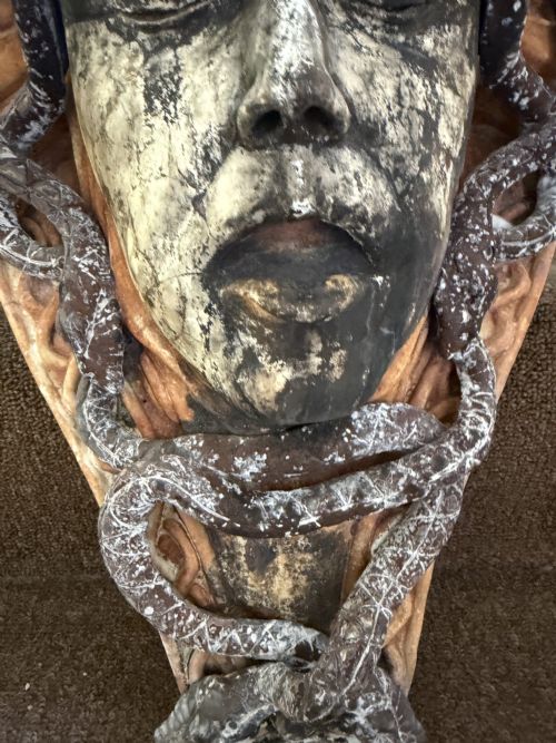 HIGHLY DECORATIVE EARLY C20TH CARVED STONE AND LEADMOUNTED MEDUSA HEAD WALLBRACKET - ADDITIONAL PHOTO 6