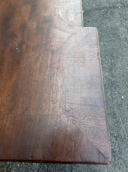 EARLY C19TH GEORGE IV PERIOD MAHOGANY SERVING TABLE OF IMPOSING SCALE AND BOLD DESIGN PROBABLY IRISH - ADDITIONAL PHOTO 18