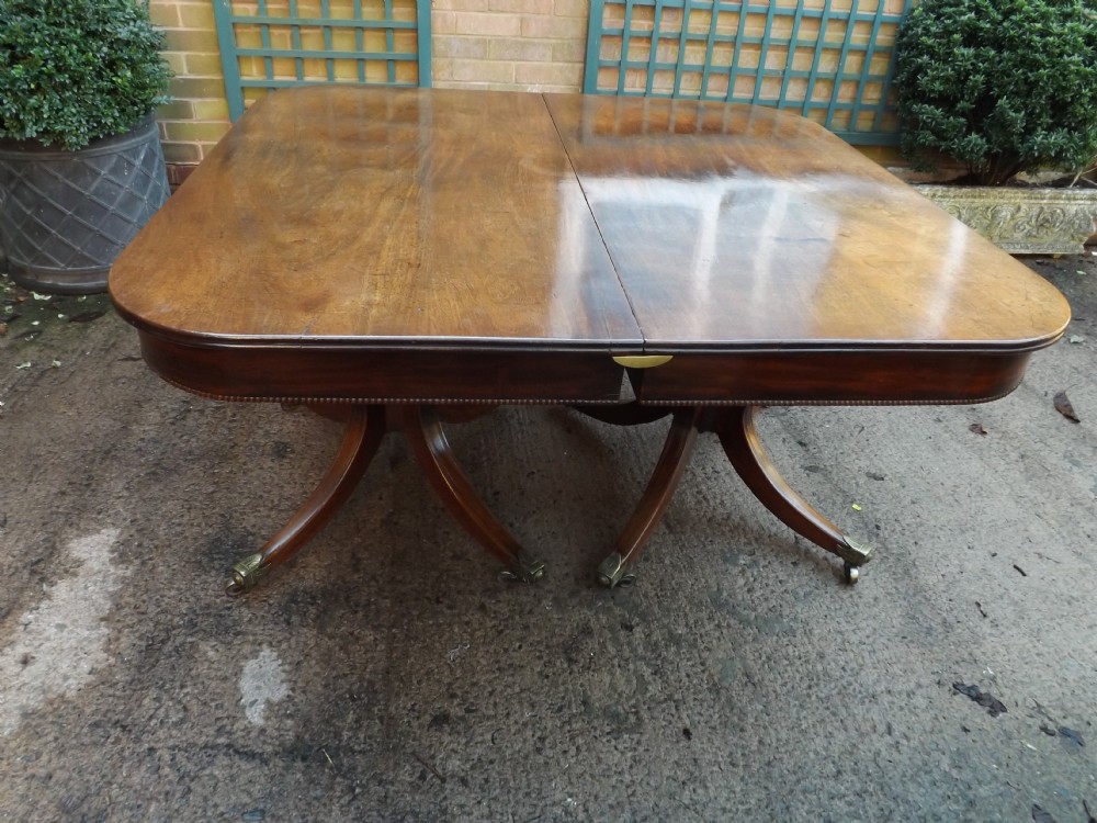 Fine early C19th Regency period twin-pillar mahogany dining table.