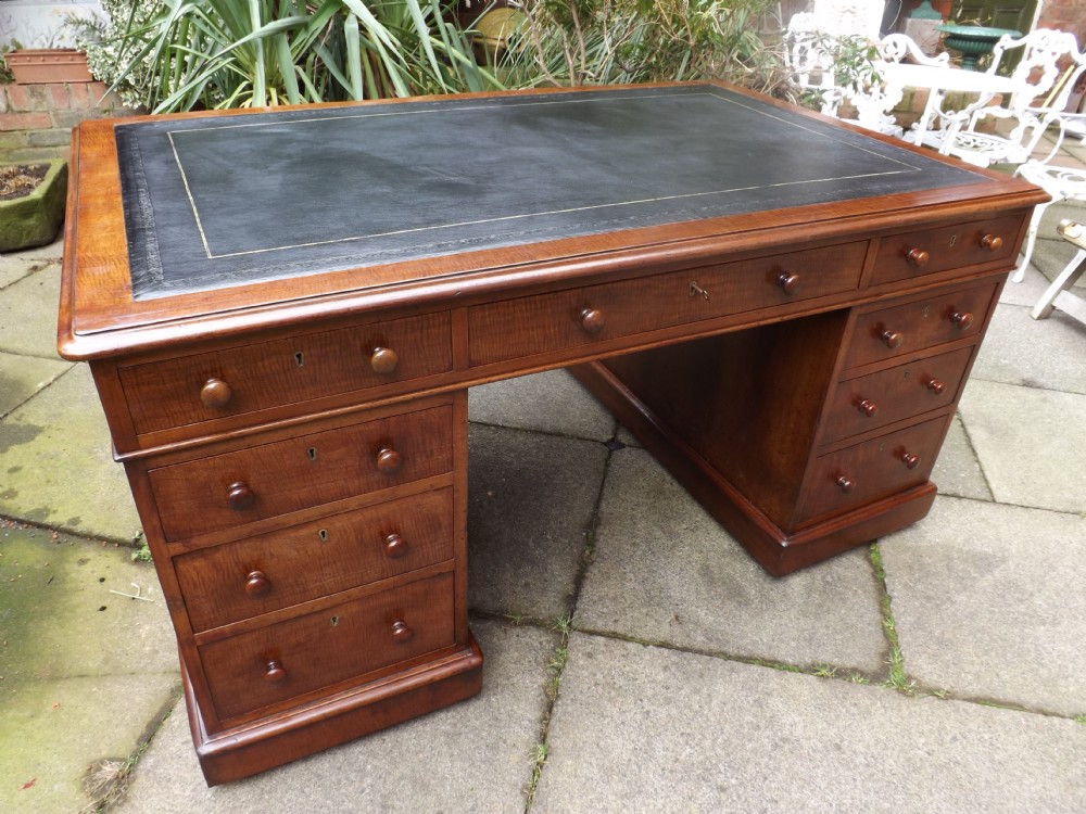 Early C19th Regency period mahogany double-sided pedestal 'partners' desk.