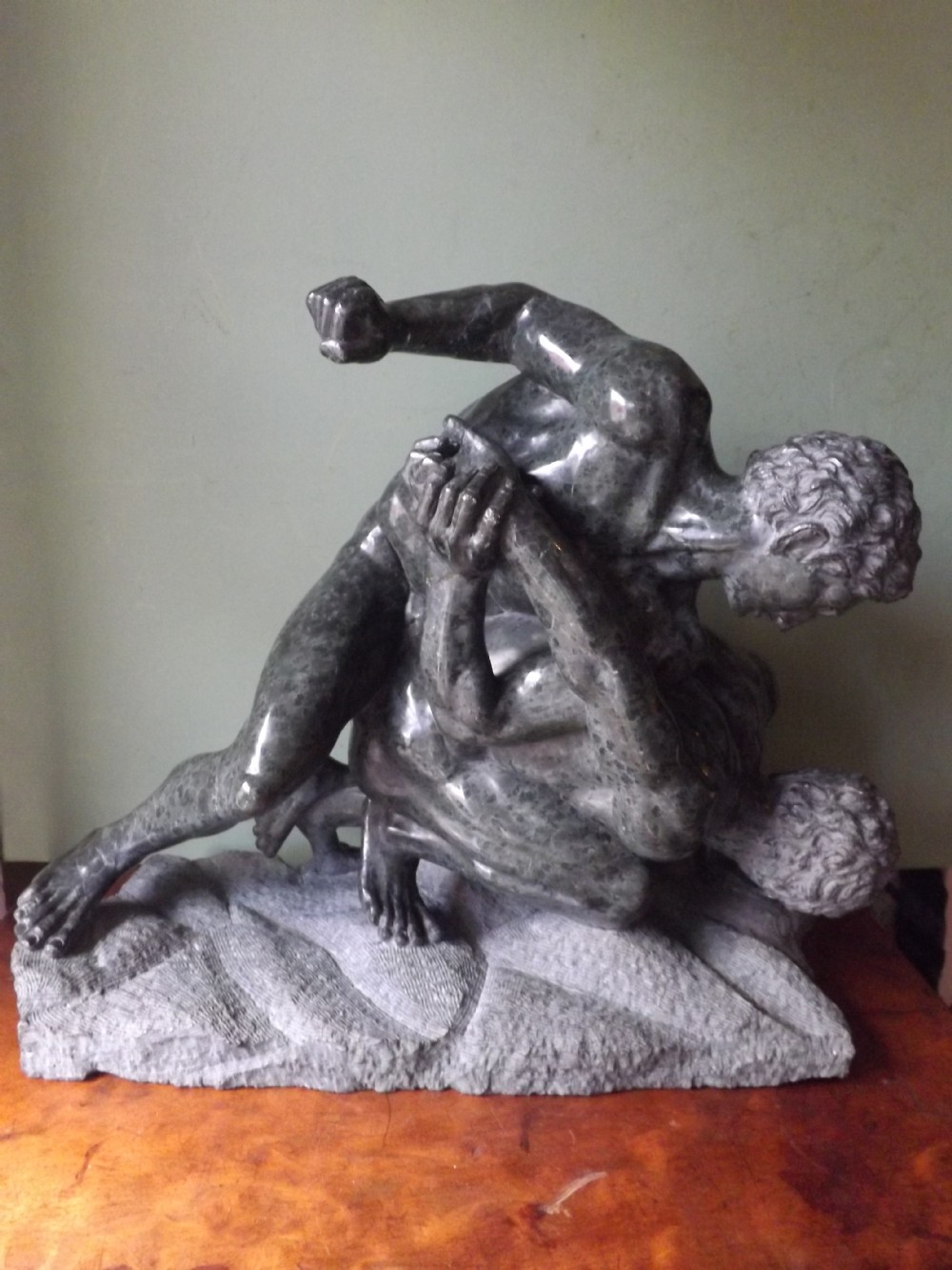 Imposing C19th Italian 'Grand Tour' souvenir carved serpentine marble sculpture group ,after the antique, of 