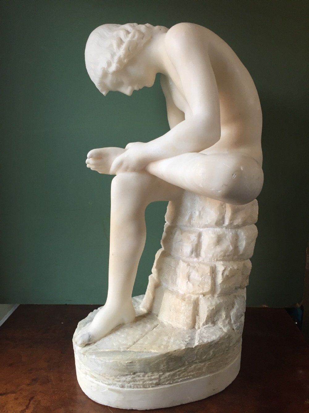 Late C19th Italian carved alabaster 'Grand Tour' souvenir sculpture, after the antique, of 