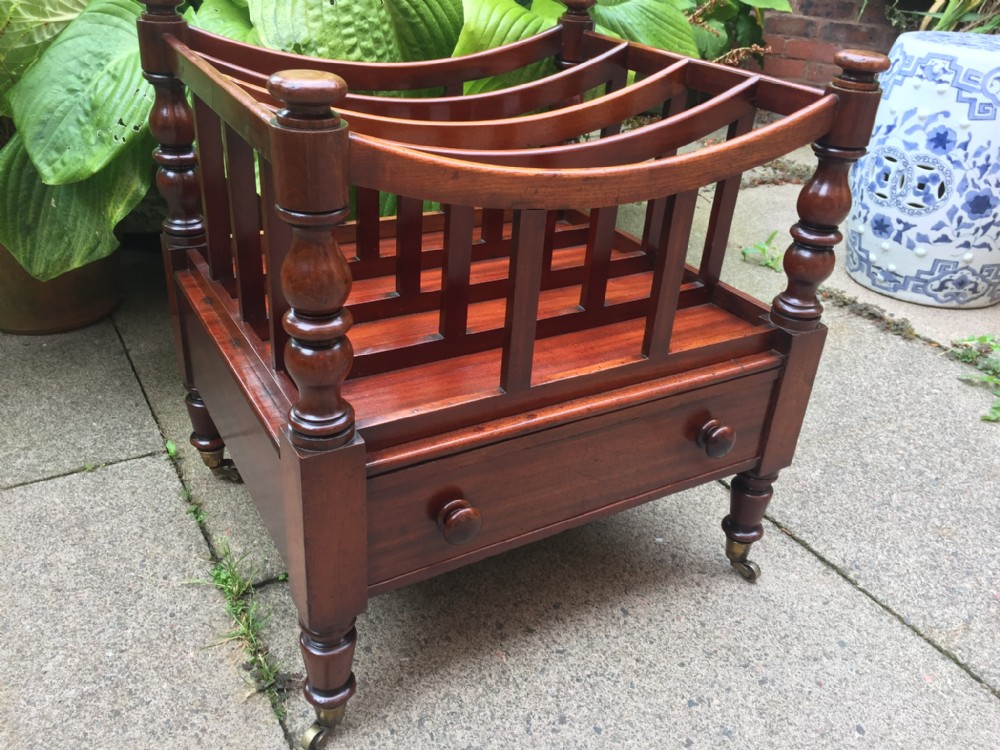 Early C19th Regency period mahogany canterbury or magazine-rack .