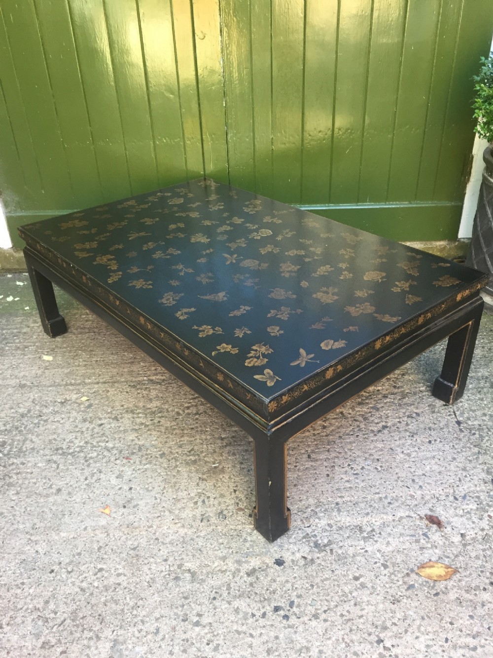 Early C20th Chinoiserie style black and gold lacquered low coffee table.