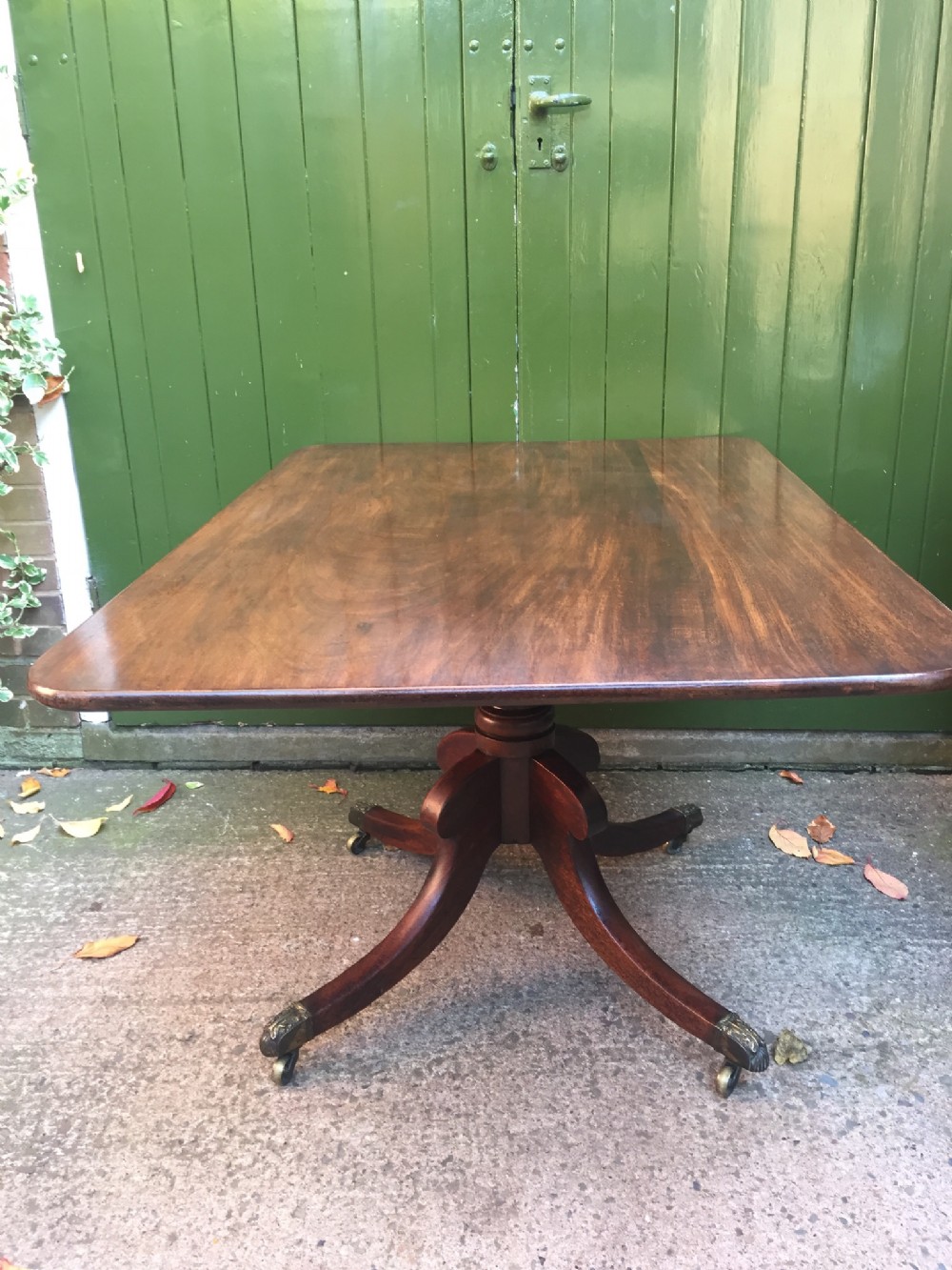 Early C19th Regency period mahogany 'tip-up' rectangular breakfast or dining table.