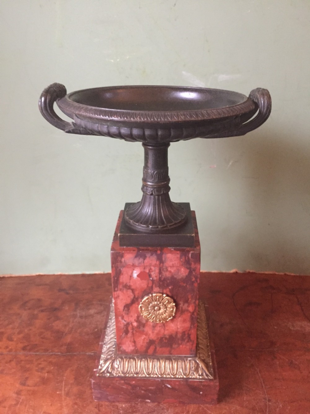 Pair of early C19th French neo-classical Empire design bronze Tazzas on ormolu-mounted rouge marble vases. View VII