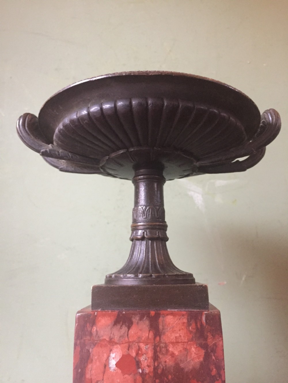 Pair of early C19th French neo-classical Empire design bronze Tazzas on ormolu-mounted rouge marble vases. View VIII