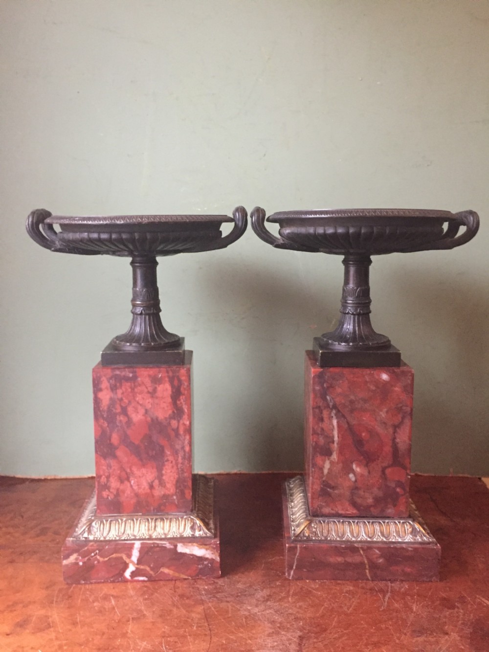 Pair of early C19th French neo-classical Empire design bronze Tazzas on ormolu-mounted rouge marble vases. View XI