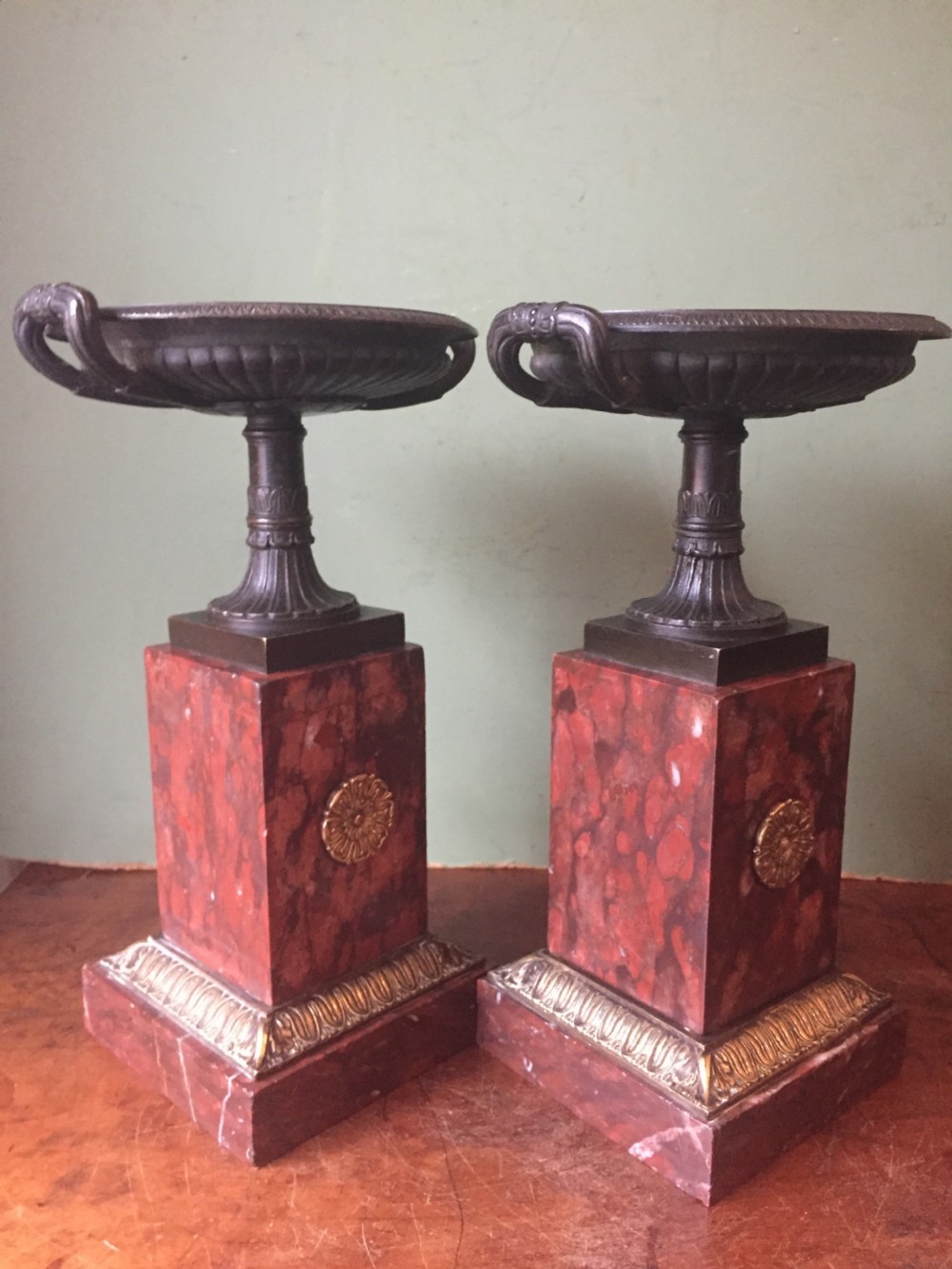 Pair of early C19th French neo-classical Empire design bronze Tazzas on ormolu-mounted rouge marble vases. View XIV