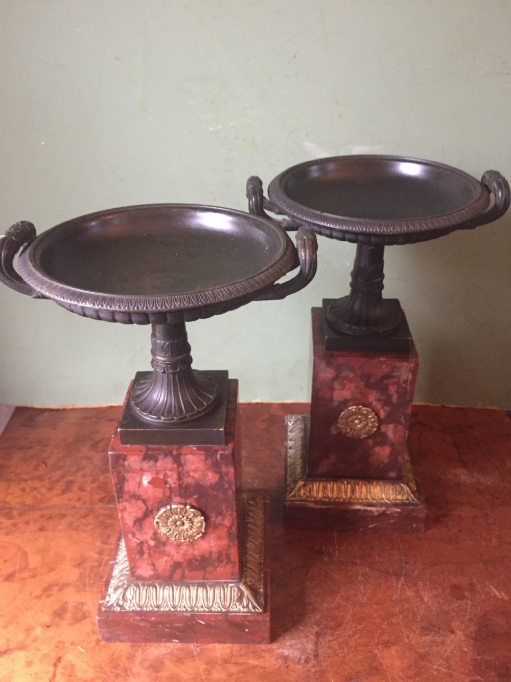 Pair of early C19th French neo-classical Empire design bronze Tazzas on ormolu-mounted rouge marble vases. View XXI