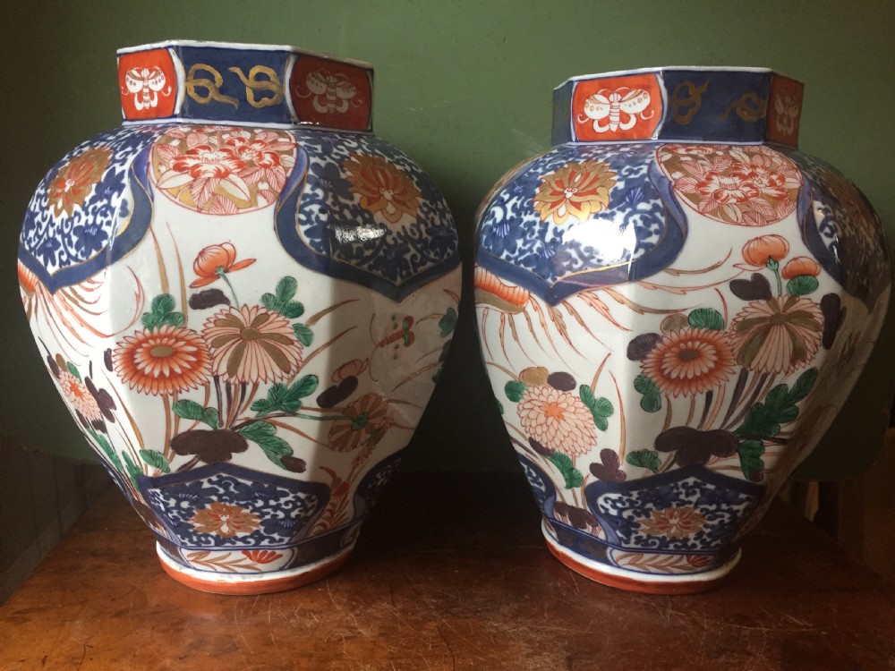 Pair of C18th Japanese Imari palette porcelain vases . View IV