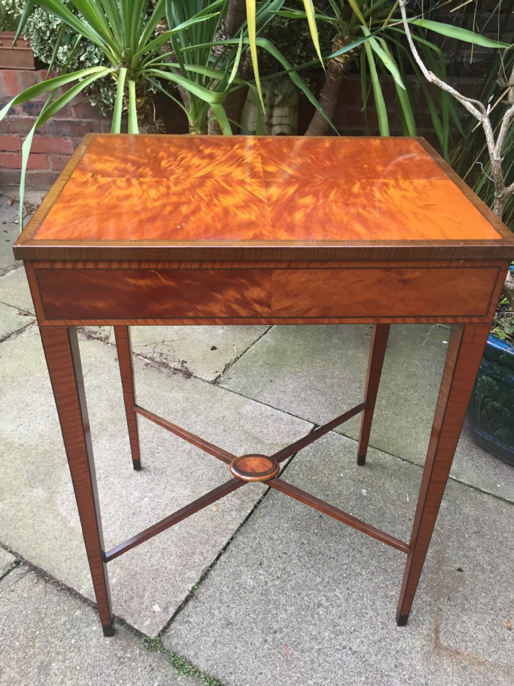Fine quality late C19th satinwood side table in the late Georgian period style. View VI