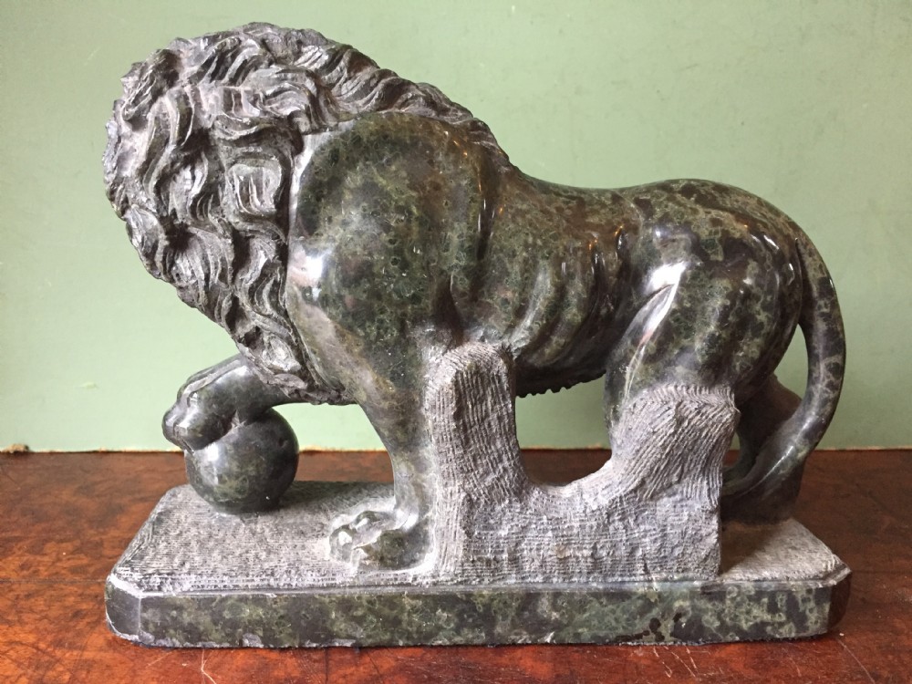 Fine pair of C19th Italian carved serpentine marble 'Grand Tour' souvenir models of the 