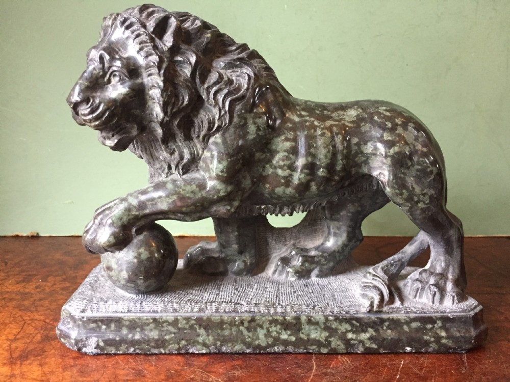 Fine pair of C19th Italian carved serpentine marble 'Grand Tour' souvenir models of the 