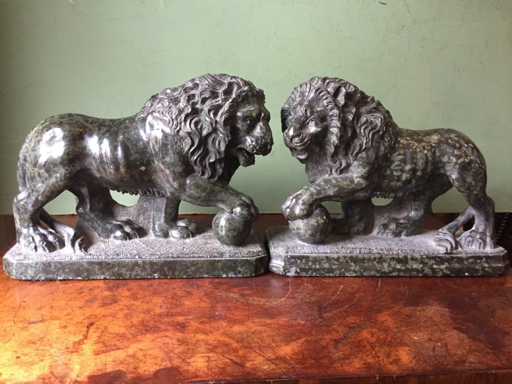 Fine pair of C19th Italian carved serpentine marble 'Grand Tour' souvenir models of the 