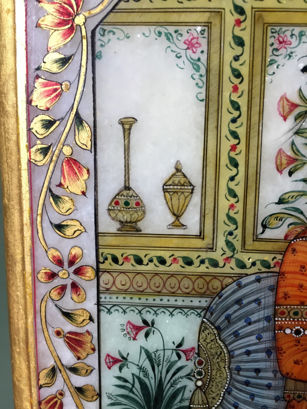 Finely painted early C20th Indian octagonal marble panel depicting Shah Jahan and Mumtaz Mahal , posed on a carpet before the Taj Mahal in Agra. View XIII