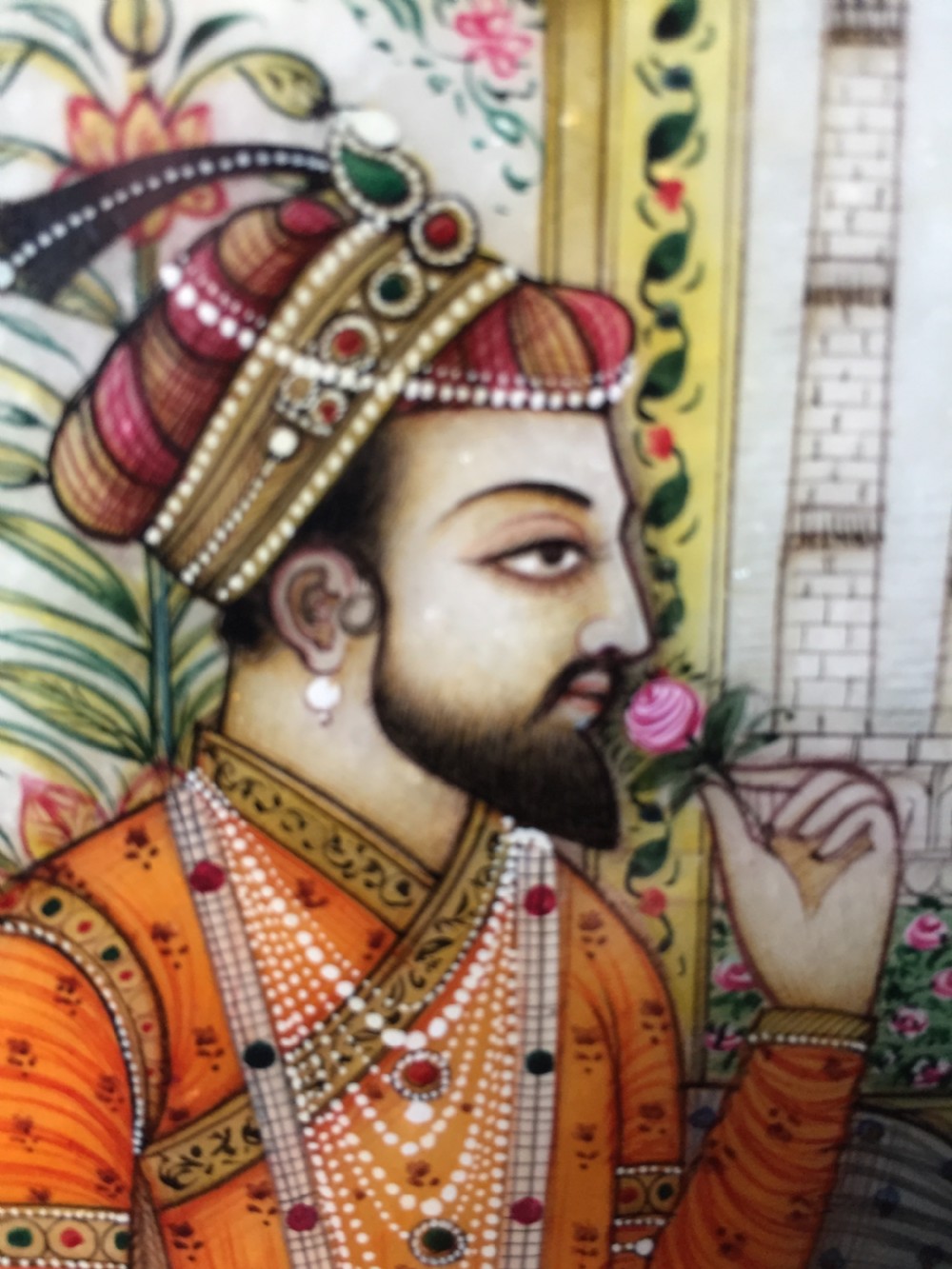 Finely painted early C20th Indian octagonal marble panel depicting Shah Jahan and Mumtaz Mahal , posed on a carpet before the Taj Mahal in Agra. View XIV
