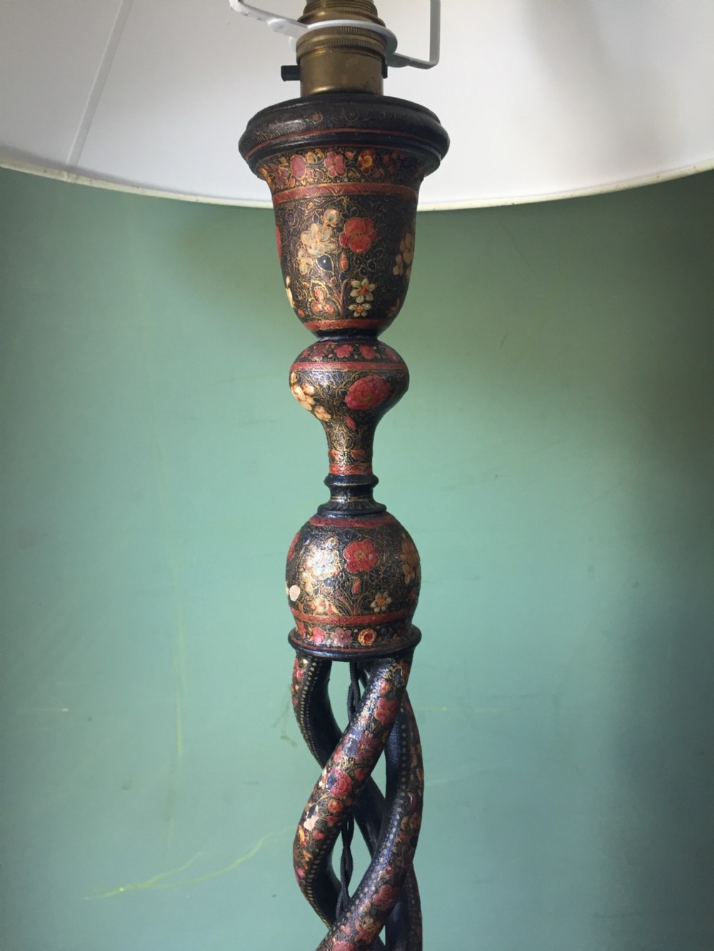 Late C19th Indian papier-mâché Kashmiri decorated table lamp. View IV