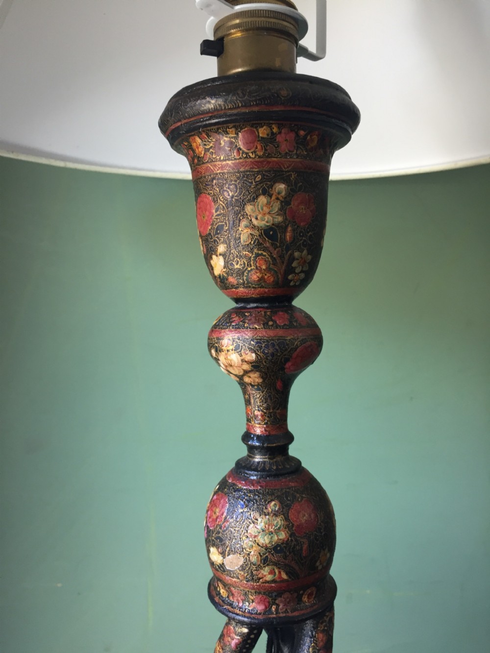 Late C19th Indian papier-mâché Kashmiri decorated table lamp. View IX