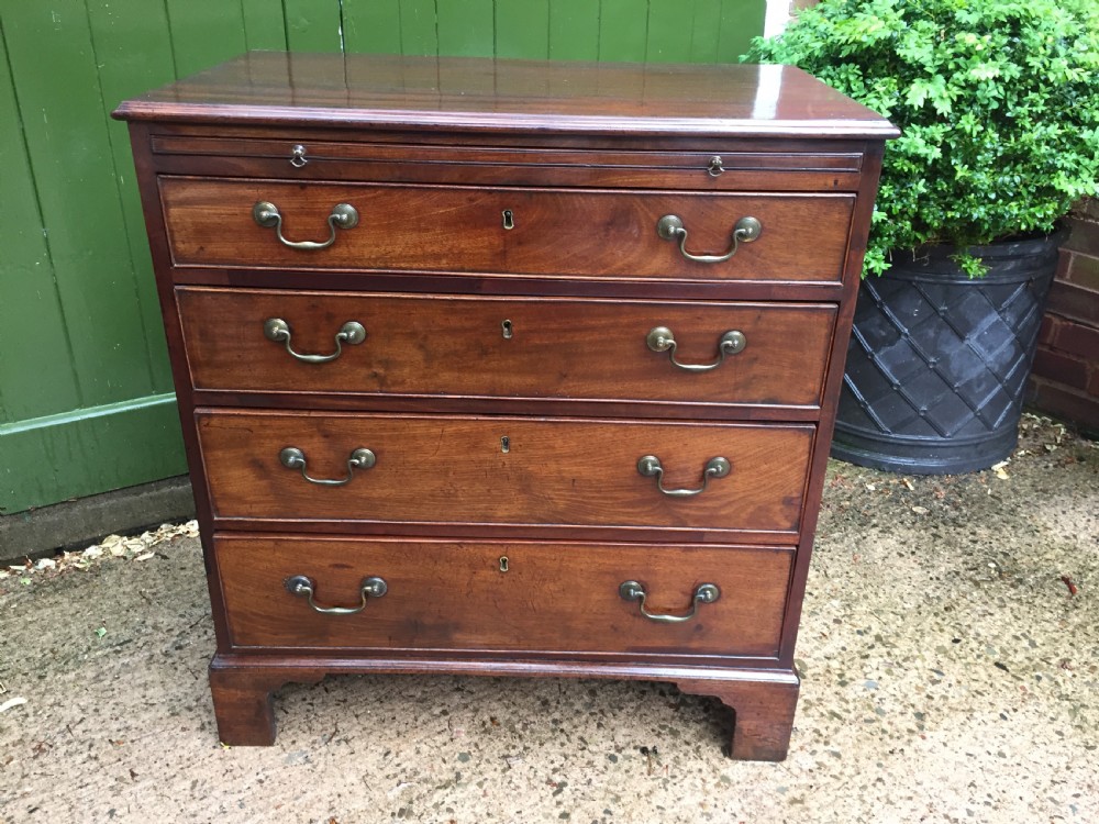 Late C18th George III period mahogany 'bachelor's' chest of drawers . View II