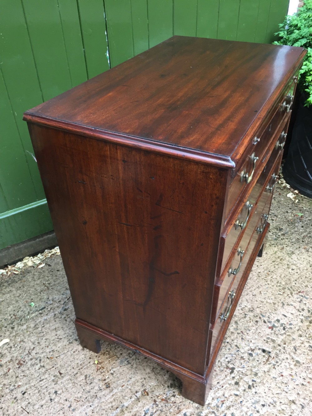 Late C18th George III period mahogany 'bachelor's' chest of drawers . View X