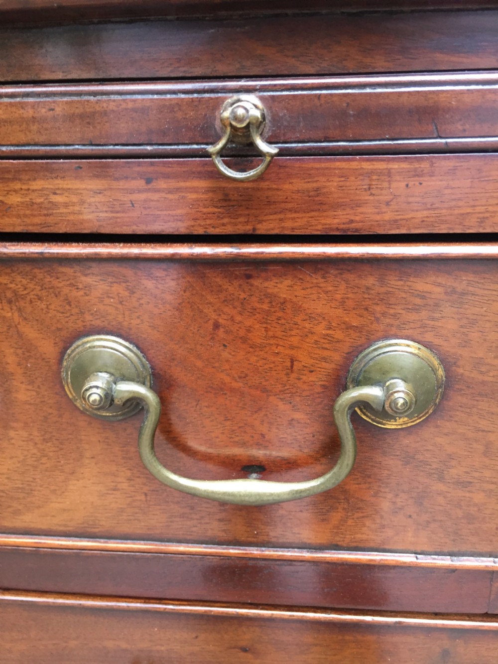 Late C18th George III period mahogany 'bachelor's' chest of drawers . View XVII
