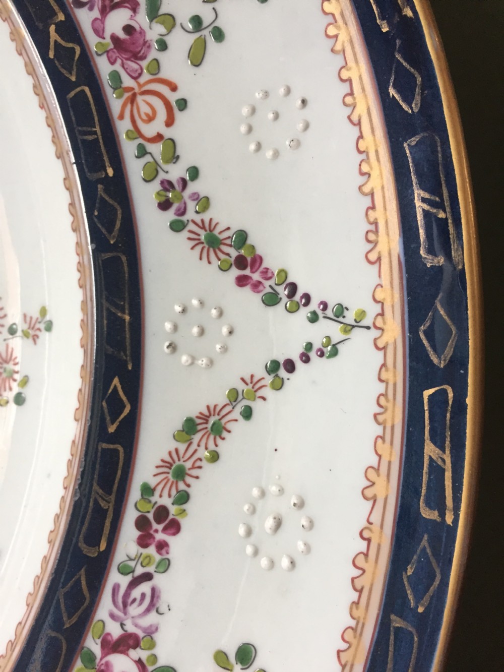 Large mid C19th Armorial porcelain dish by Samson of Paris in the C18th Chinese export style. View IV
