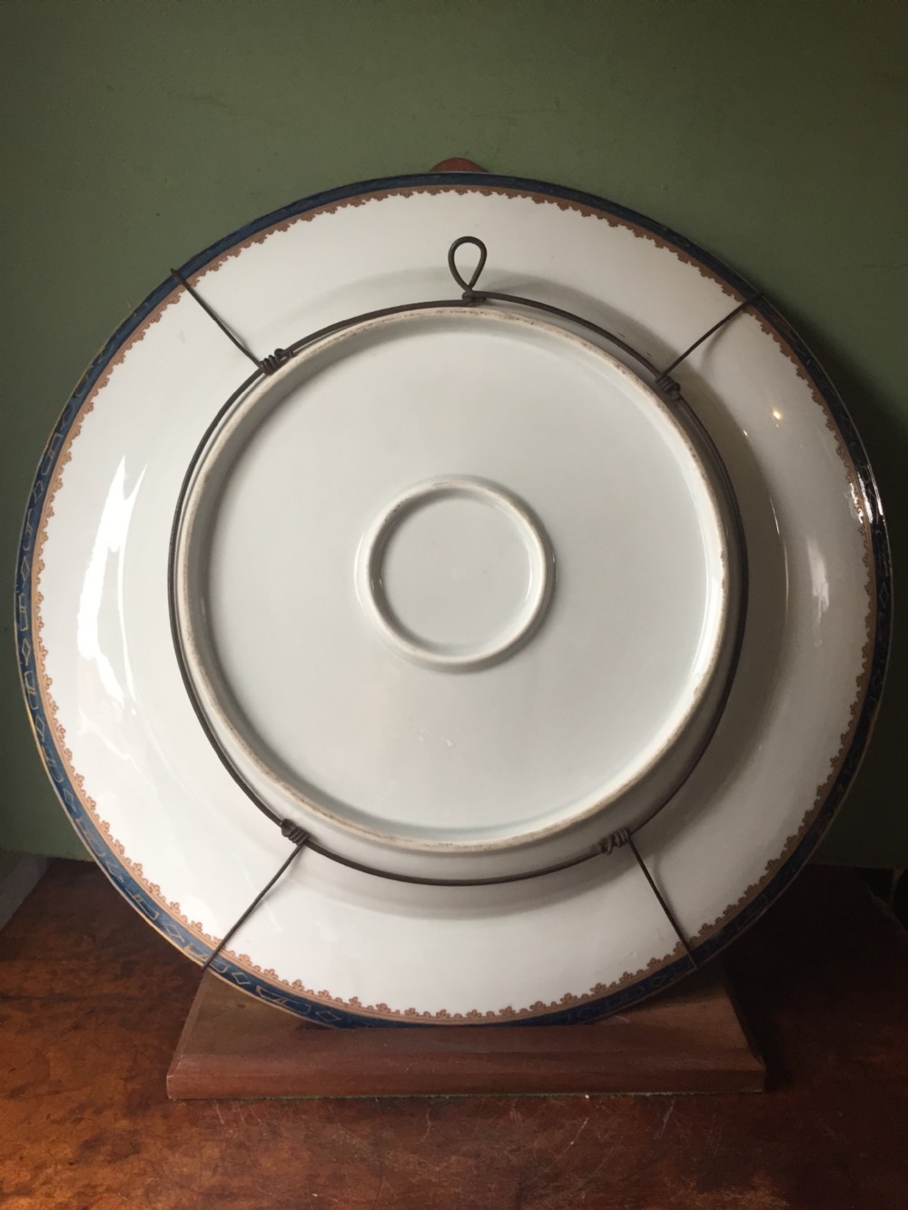 Large mid C19th Armorial porcelain dish by Samson of Paris in the C18th Chinese export style. View XII