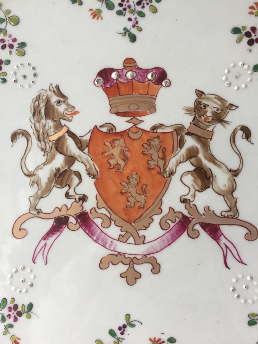 Large mid C19th Armorial porcelain dish by Samson of Paris in the C18th Chinese export style. View XIII