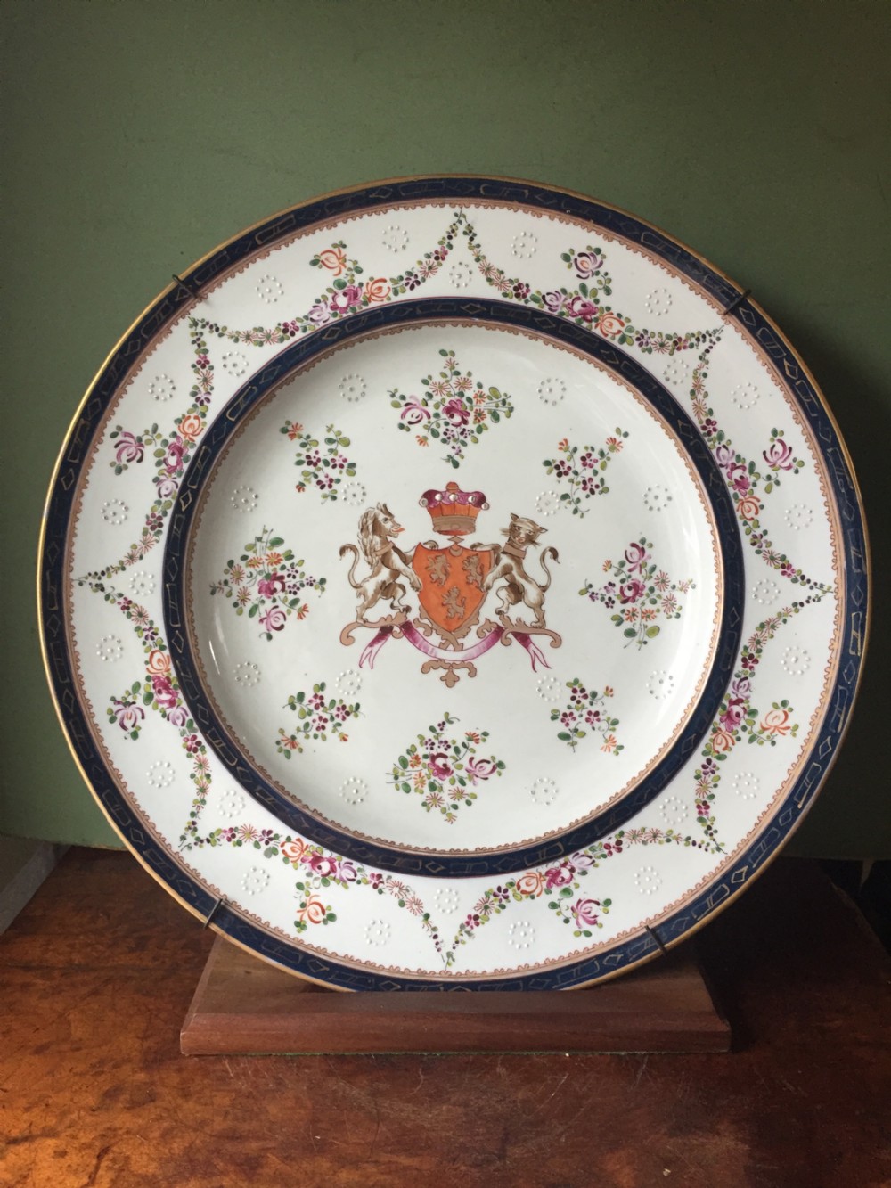 Large mid C19th Armorial porcelain dish by Samson of Paris in the C18th Chinese export style. View XIV