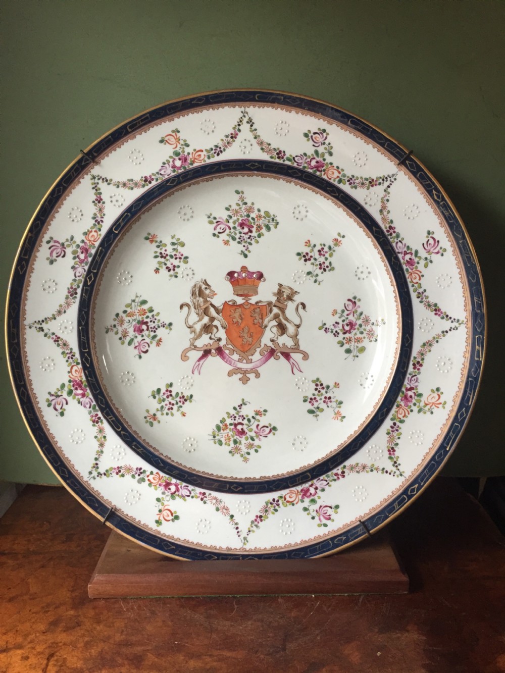 Large mid C19th Armorial porcelain dish by Samson of Paris in the C18th Chinese export style. View XVII