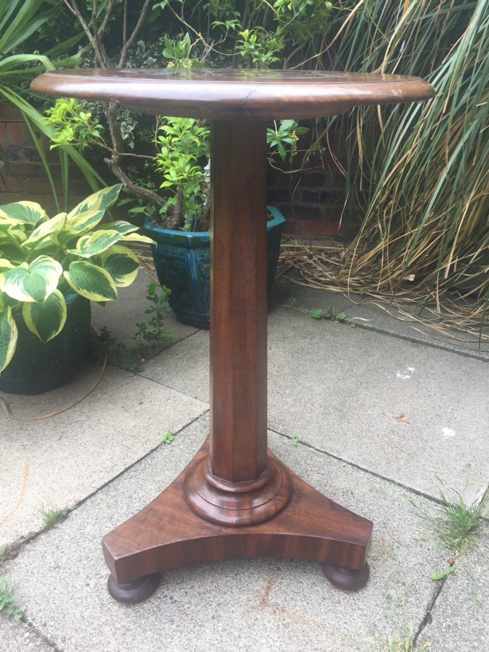Decorative C19th William IV period mahogany occasional or lamp table with rare and unusual inset specimen marble 