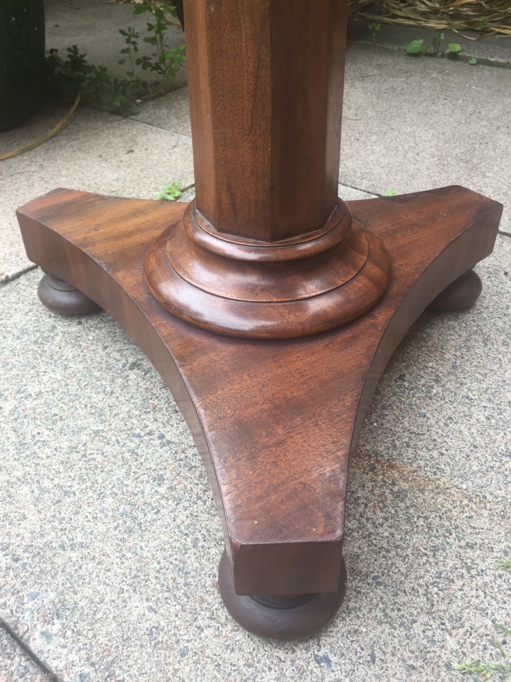 Decorative C19th William IV period mahogany occasional or lamp table with rare and unusual inset specimen marble 
