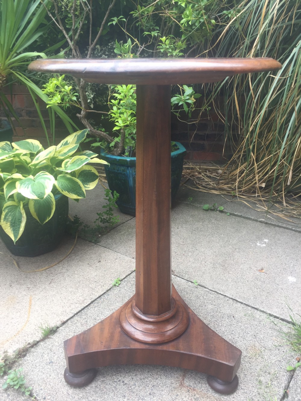 Decorative C19th William IV period mahogany occasional or lamp table with rare and unusual inset specimen marble 