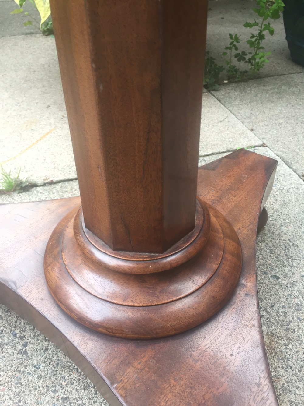 Decorative C19th William IV period mahogany occasional or lamp table with rare and unusual inset specimen marble 
