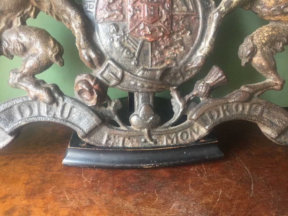 Mid C19th British cast-iron 'coat of arms' or Royal cypher with traces of original polychrome painted decoration. View VII