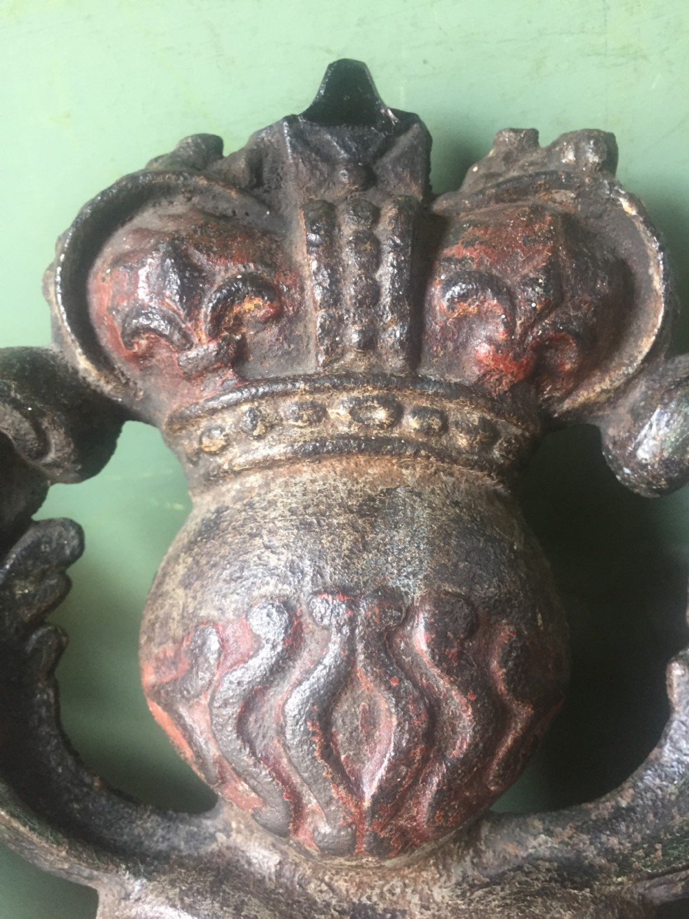 Mid C19th British cast-iron 'coat of arms' or Royal cypher with traces of original polychrome painted decoration. View VIII