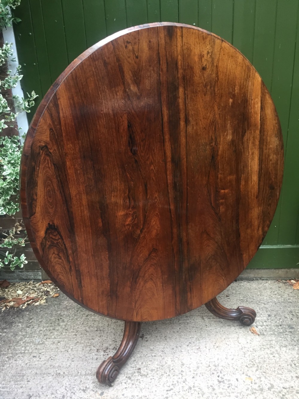 Mid C19th Victorian period figured rosewood circular centre or breakfast table on cabriole support base.