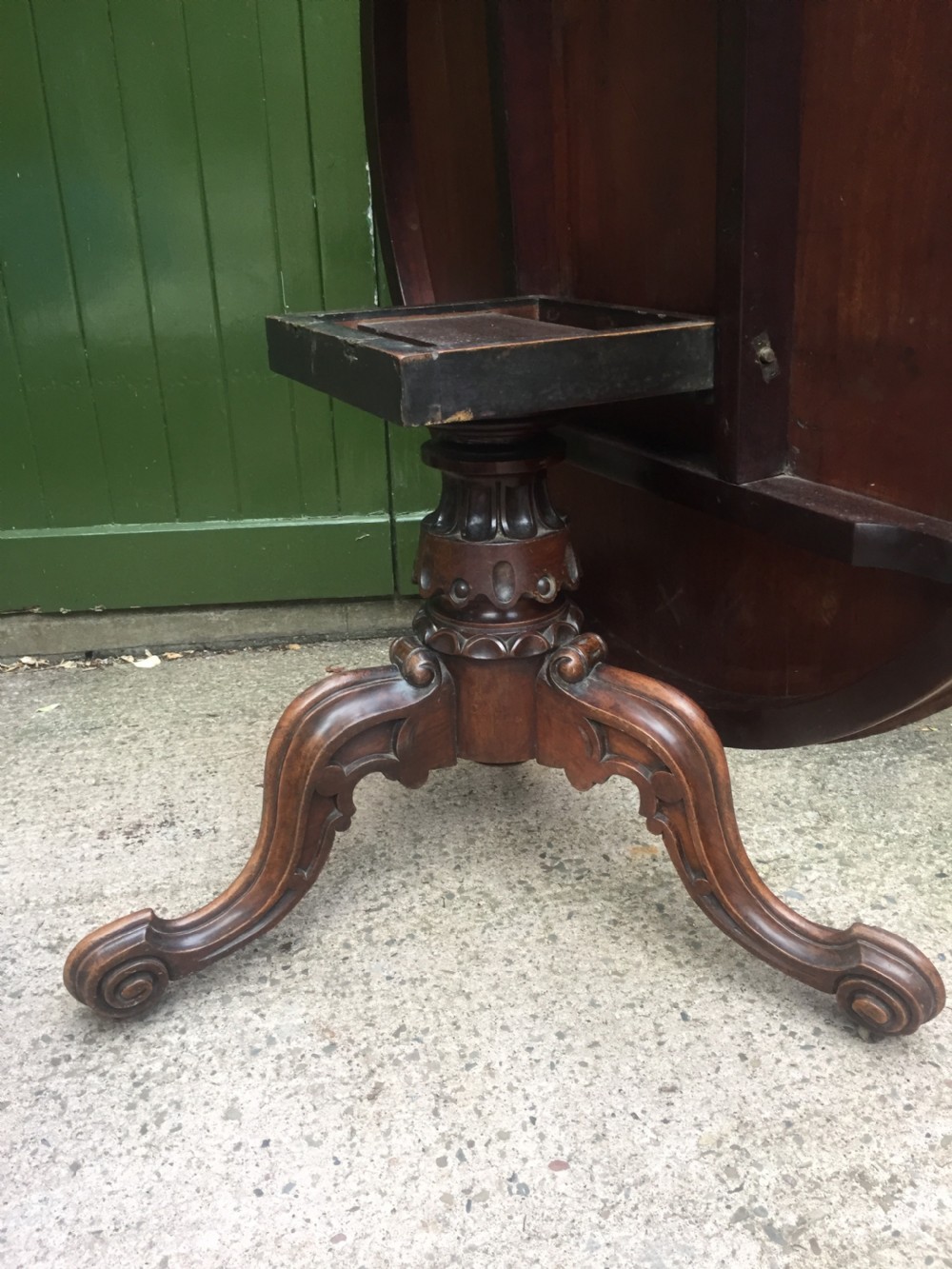 Mid C19th Victorian period figured rosewood circular centre or breakfast table on cabriole support base. View XI