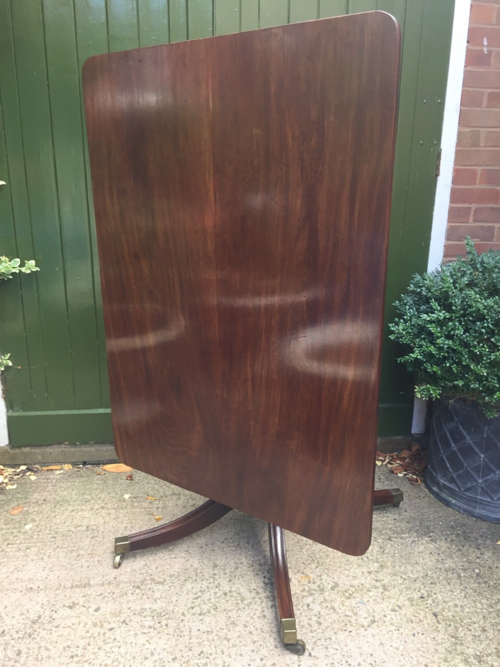 Early C19th Regency period mahogany rectangular breakfast or dining table.