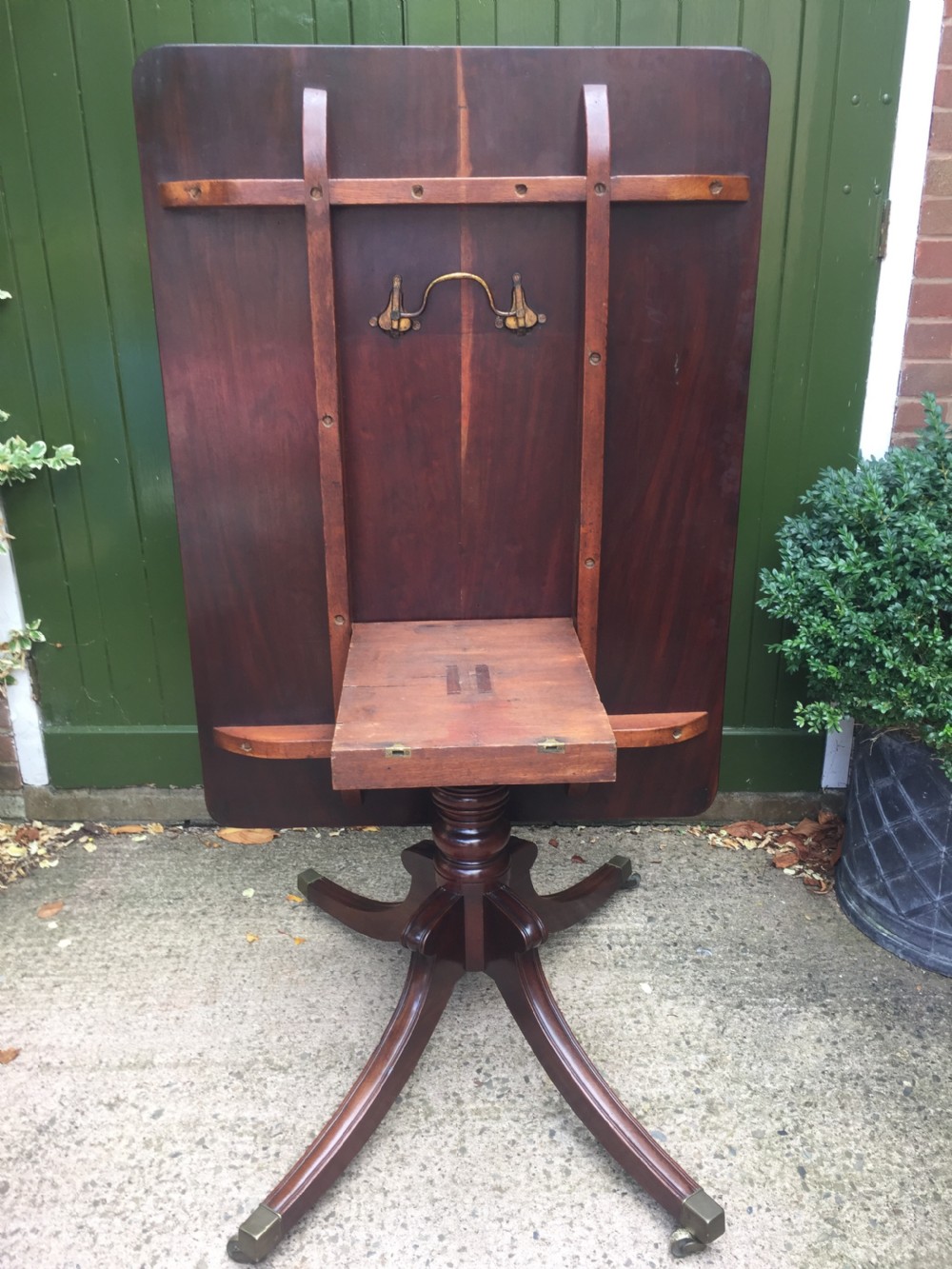 Early C19th Regency period mahogany rectangular breakfast or dining table. View XI