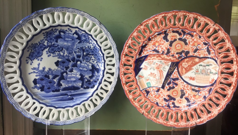 Matched pair of late C19th Japanese Imari porcelain chargers of identical size and shape.