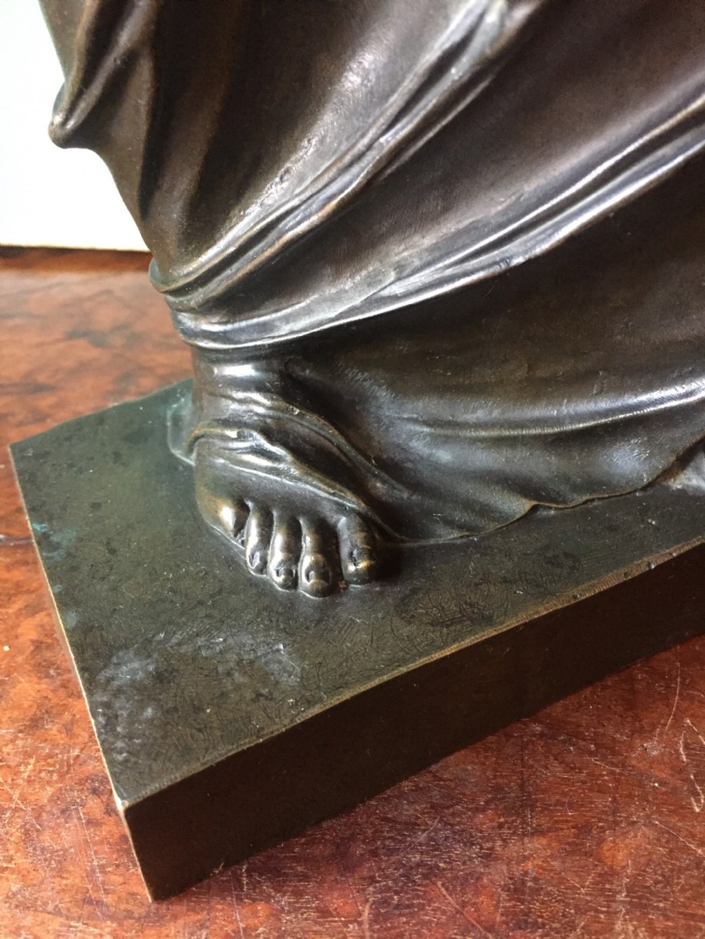 A late nineteenth-century dark bronze sculpture of the armless Venus de Milo standing on an integrated rectangular base. View XIII