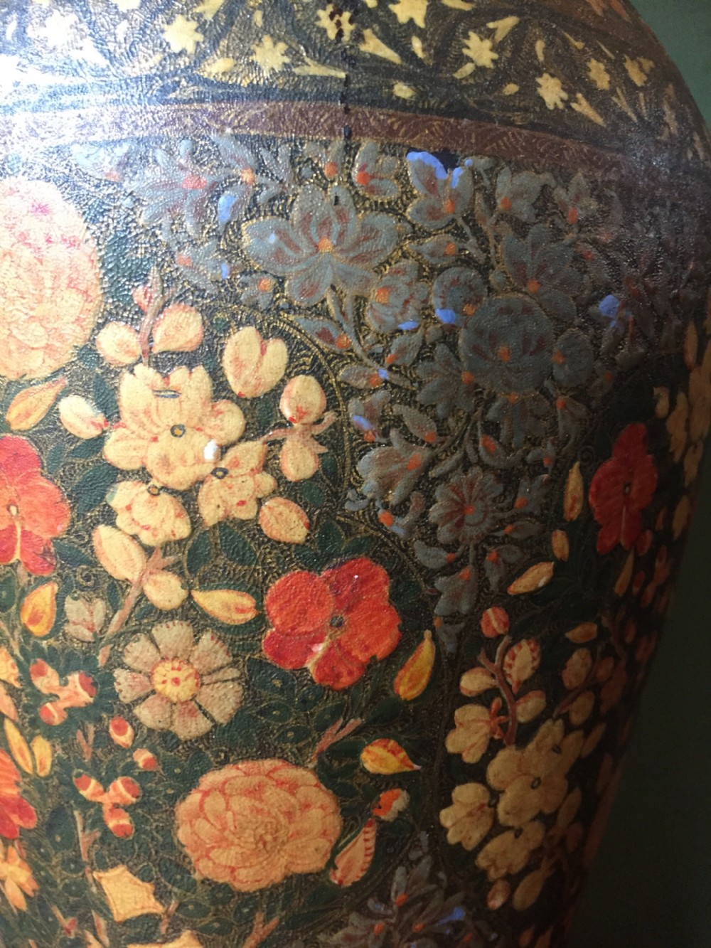 Superbly decorated C19th Indian Kashmiri papier-mâché vase of large scale. View VII